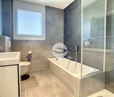 Superb semi-detached villa by covered carport - Photo 4