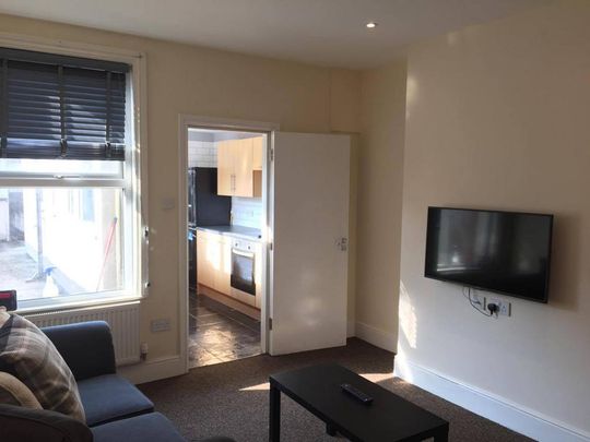 3 bedroom terraced house to rent - Photo 1