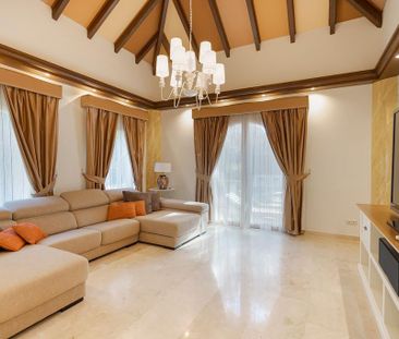 5 bedroom luxury Villa for rent in Marbella Del Este, Andalusia - Photo 5