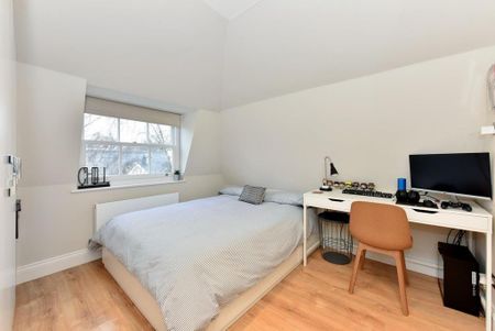 3 bedroom flat to rent - Photo 4