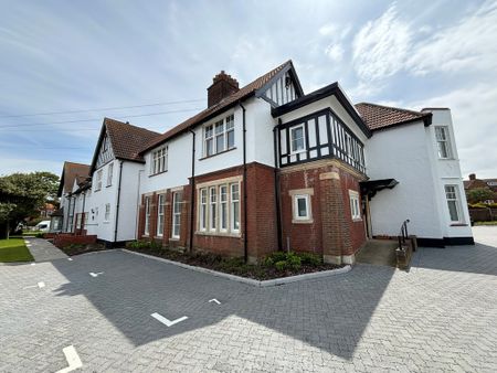 St Nicholas Place, Sheringham - Photo 3