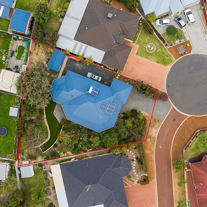 FAMILY HOME - FANTASTIC LOCATION! - Photo 1