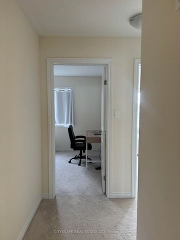 Townhouse For Lease | X8134406 - Photo 3