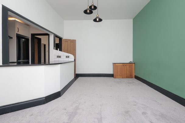 2 bed flat to rent in Charmouth Grove, Poole, BH14 - Photo 1