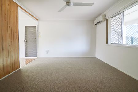 COMFORT, CONVENIENCE, AND CHARM - A PLACE TO CALL HOME 15 PASHLEY STREET! - Photo 4