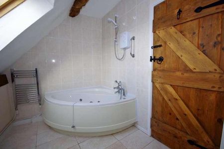 Club Cottage, Market Square, Newent, Gloucestershire, GL18 - Photo 5