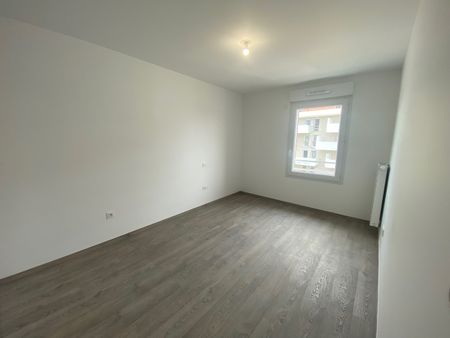 Location Appartement 2 pièces 44m² LA MADELEINE 59110 - Photo 3