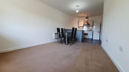 2 bedroom flat to rent - Photo 4