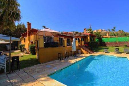 3 bedroom luxury Villa for rent in Alhaurín de la Torre, Spain - Photo 4