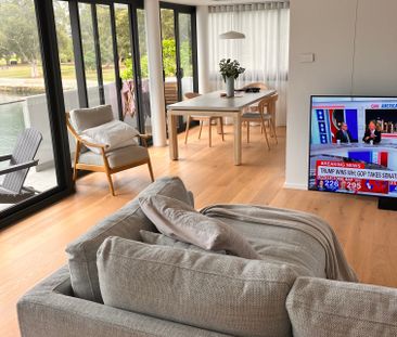 Elizabeth Bay - Photo 1