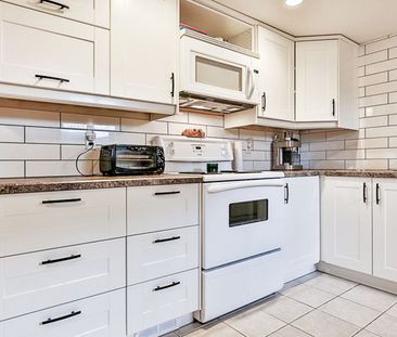 3 Bedroom Bungalow For Rent In Highwood: One Pet Allowed 1 Month Fr... - Photo 4