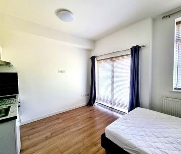 Studio to rent - Photo 1