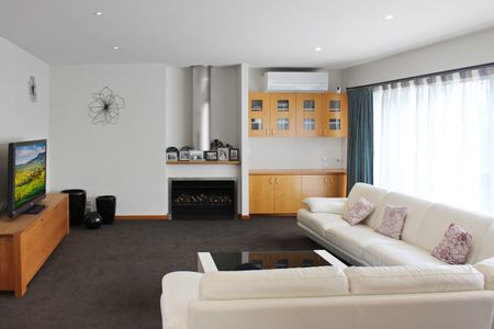 50 Chateau Drive, Burnside Christchurch 8053 - Photo 2