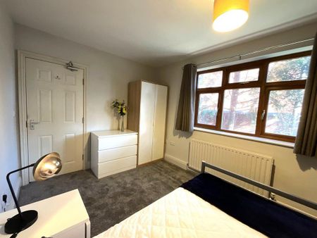 1 bedroom in a house share to rent - Photo 3