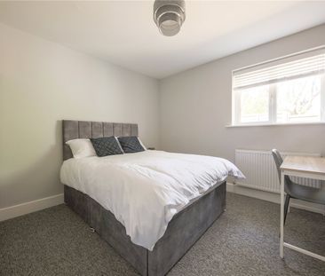 Rosemary Crescent, Guildford, Surrey, GU2 9XL - Photo 1