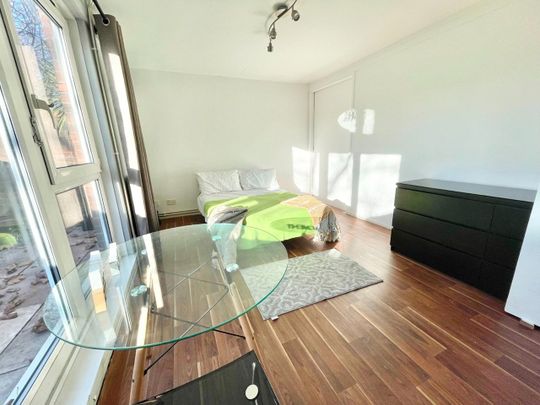 4 Bed Flat, Berriman Road, N7 - Photo 1