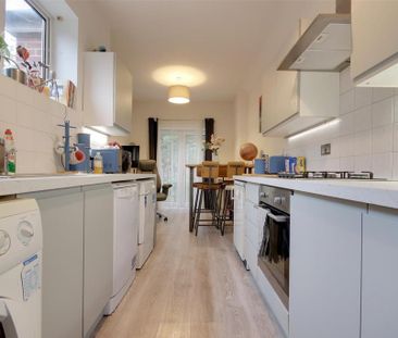 2 bedroom flat to rent - Photo 6