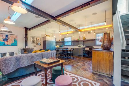 5 bedroom townhouse to rent - Photo 3