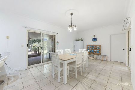 DUAL LIVING BY THE COAST WITH SEPERATE GRANNY FLAT & SPACIOUS 4 BEDROOM HOME - Photo 2