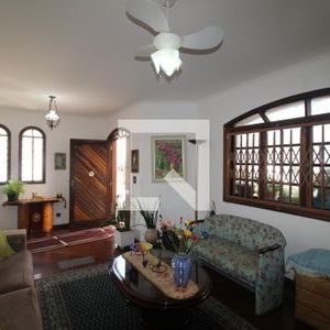 Casa para alugar com 260m², 5 quartos e 8 vagas - Foto 1
