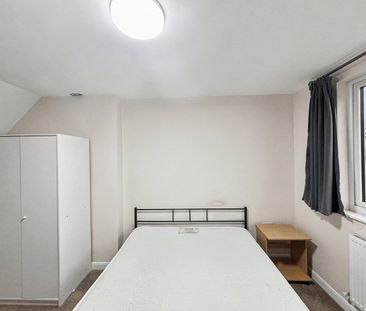 Burgess Avenue, London, NW9 - Photo 3