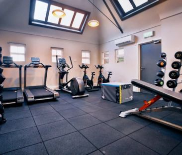 Classic 3-4 Bed Apartment - Photo 2