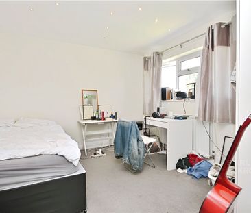Blackwell Avenue, Guildford, Surrey, GU2 8LU - Photo 4