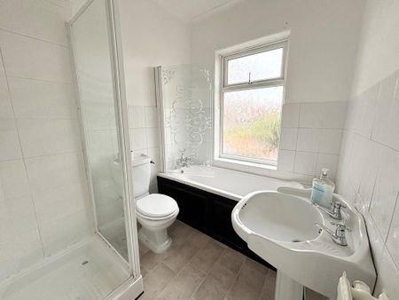 3 bedroom detached house to rent - Photo 5