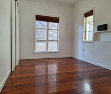 Charming Ellerslie Home - Photo 5