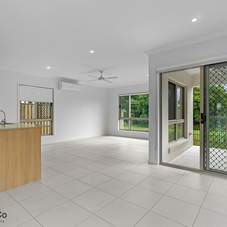 4BED HOME AT RIVERINA! - Photo 1