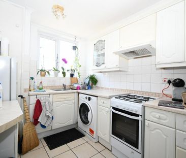 3 bedroom end of terrace house to rent - Photo 2