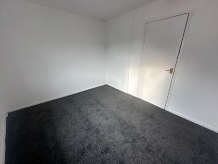 4 bedroom end of terrace house to rent - Photo 2