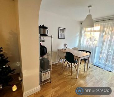 1 bedroom in a house share to rent - Photo 2