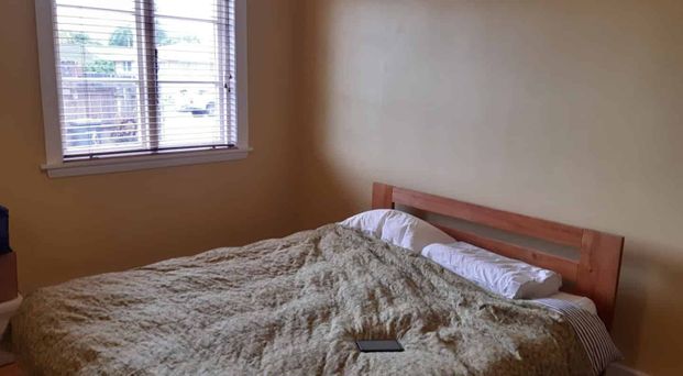 *** CLOSE TO PRIMARY SCHOOL AND FERRYMEAD SHOPPING COMPLEX *** - Photo 1