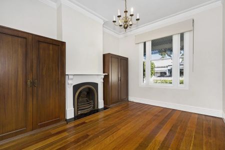 Perfectly Positioned Two Bedroom House - Photo 3