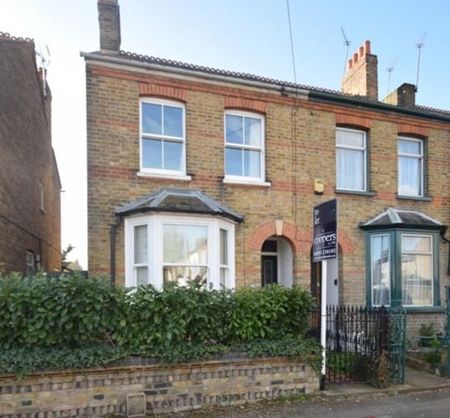 3 bedroom house - semi-detached - Photo 2