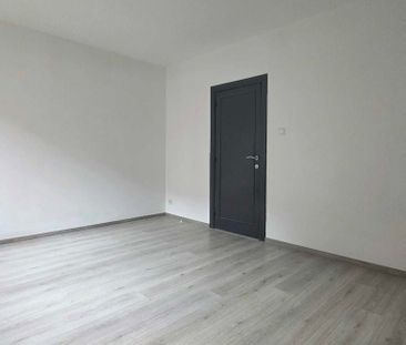 Appartement te huur in Charleroi voor € 650 met 1 slaapkamer - Photo 4