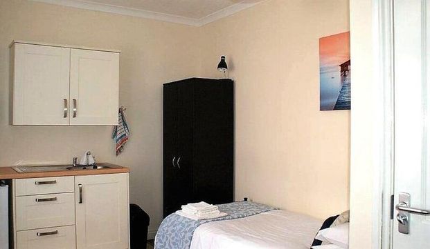 1 bedroom in a house share to rent - Photo 1