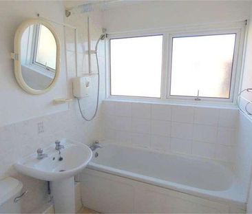 Elms Road, Wokingham, Berkshire, RG40 - Photo 1