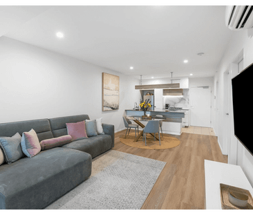 Spacious Apartment Living with Balcony, Pool & Secure Parking - Photo 2