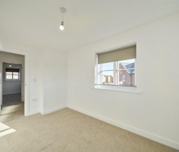 4 bedroom semi-detached house to rent - Photo 3