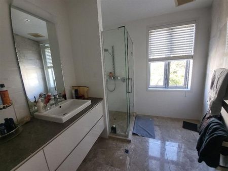 BEACHFRONT TOP FLOOR 3 BEDROOM APARTMENT - FULLY FURNISHED - Photo 2