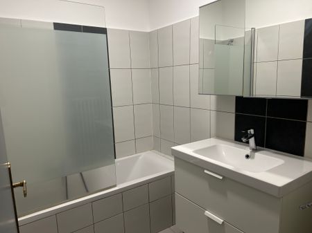 Location Appartement 5 pièces 102m² - Photo 3