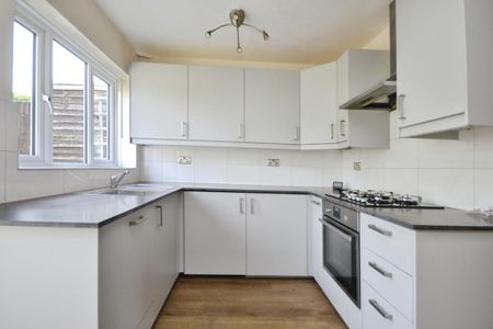 3 bedroom terraced house to rent - Photo 2