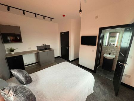 his exceptional 10-room professional HMO by Lautus Homes Room 10 - Photo 4