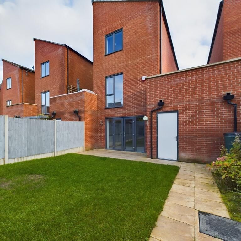 Kingsway Boulevard - Photo 1