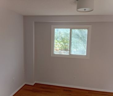 For Lease - 197 Browning Trail Unit# Back Unit, Barrie, Ontario - Photo 2