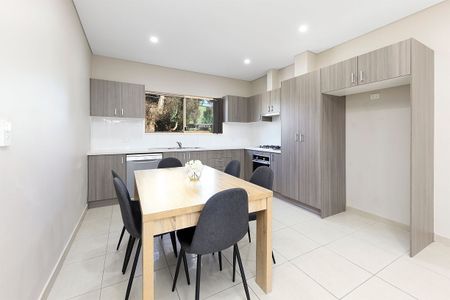 SPACIOUS 2 BEDROOM DWELLING WITH AIRCON & PRIVATE SUNNY YARD - Photo 5