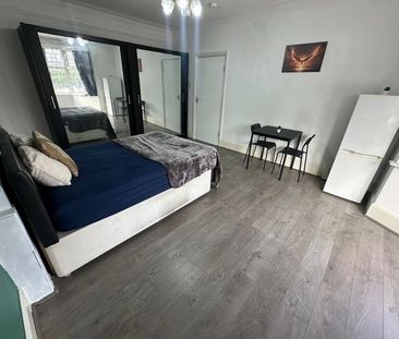 Room in a Shared House, Hendon Lane, N3 - Photo 4