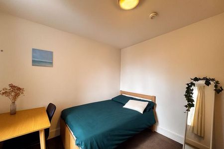 4 bedroom terraced house to rent - Photo 5